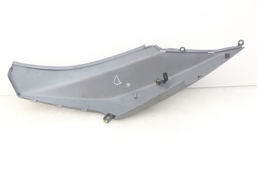 photo de REAR RIGHT PANEL SYM ORBIT 2 4T 50 (2008 - 2017) - Fixing points details