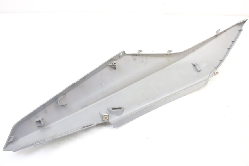 photo de REAR RIGHT PANEL SYM ORBIT III 3 4T 50 (2021 - 2025) - Fixing points details