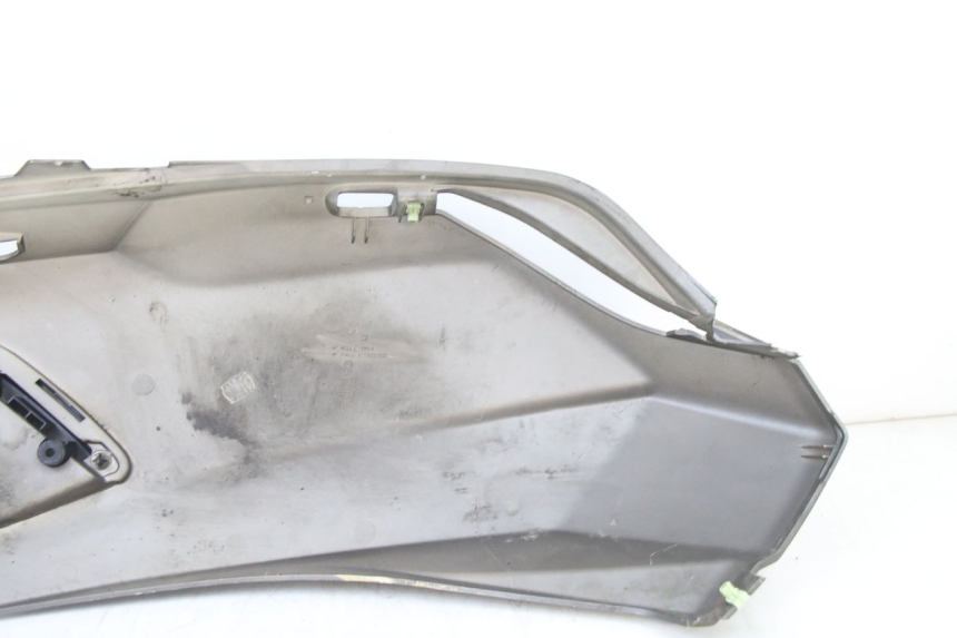 photo de REAR RIGHT PANEL PEUGEOT SATELIS 125 (2013 - 2018) - Distinctive features