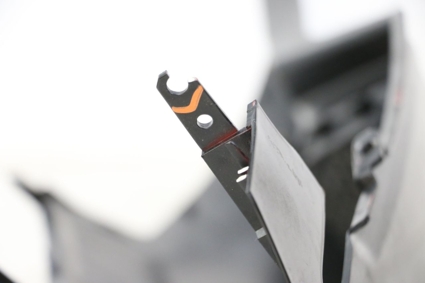 photo de REAR RIGHT PANEL PEUGEOT SPEEDFIGHT 3 LC 2T 50 (2009 - 2015) - Distinctive features