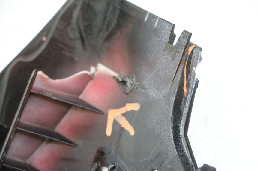 photo de REAR RIGHT PANEL PEUGEOT SPEEDFIGHT 3 LC 2T 50 (2009 - 2015) - Zoom on usage condition