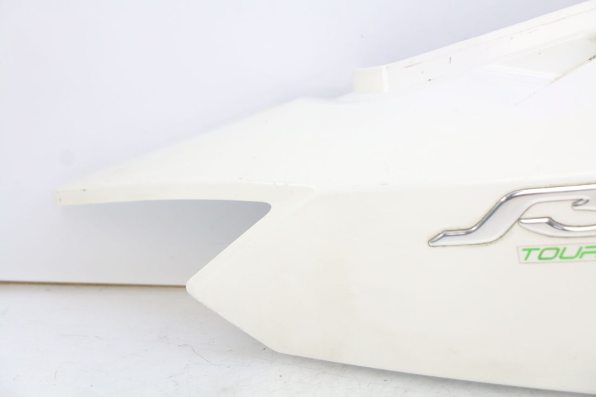 photo de RIGHT REAR SIDE PANEL DAELIM S3 125 (2010 - 2017) - Distinctive features