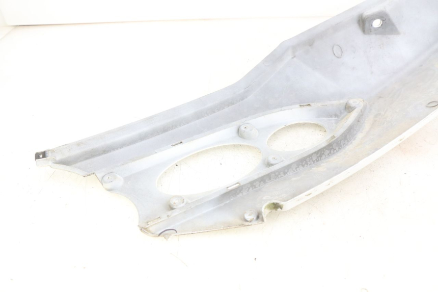 photo de RIGHT REAR SIDE PANEL DAELIM S3 125 (2010 - 2017) - Technical close-up