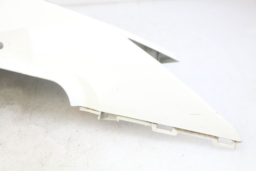 photo de RIGHT REAR SIDE PANEL DAELIM S3 125 (2010 - 2017) - Markings and original references