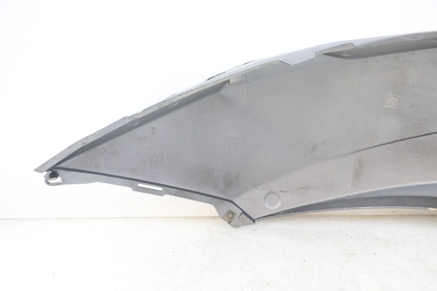 photo de RIGHT REAR SIDE PANEL PEUGEOT SATELIS 125 (2006 - 2009) - Technical close-up