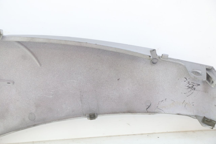 photo de RIGHT REAR SIDE PANEL APRILIA SCARABEO LIGHT 125 (2007 - 2011) - Technical close-up