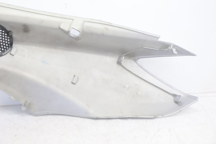 photo de REAR RIGHT PANEL FYM SCOOTERONE 125 (2006 - 2008) - Additional view of the item
