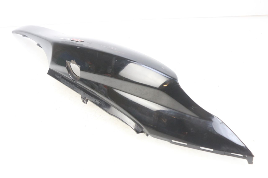 photo de RIGHT REAR SIDE PANEL SUZUKI SIXTEEN 125 (2008 - 2010) - Additional view of the item