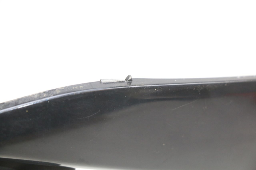 photo de RIGHT REAR SIDE PANEL SUZUKI SIXTEEN 125 (2008 - 2010) - Technical close-up