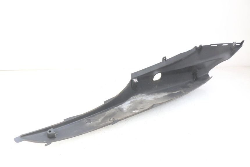 photo de RIGHT REAR SIDE PANEL SUZUKI SIXTEEN 125 (2008 - 2010) - Technical close-up
