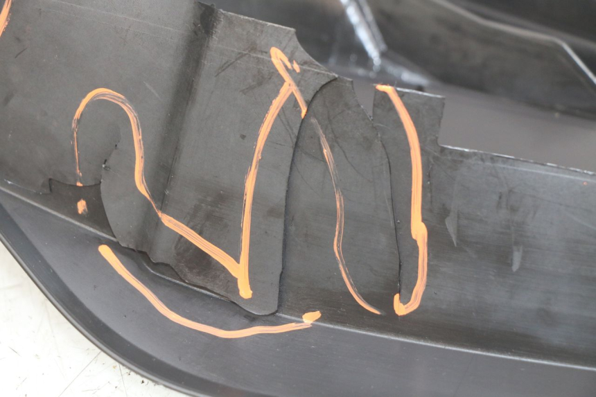 photo de RIGHT REAR SIDE PANEL SHERCO SM-R 50 (2018 - 2021) - Surface and material condition