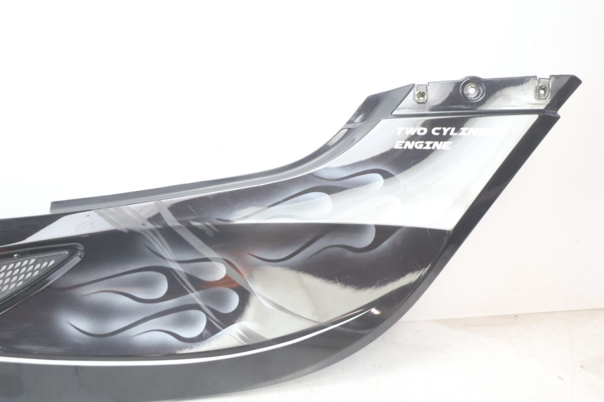 photo de REAR RIGHT PANEL CAN-AM SPYDER RS 1000 (2008 - 2012) - Alternative perspective
