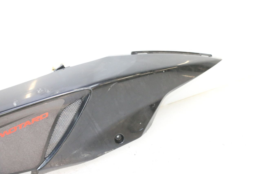 photo de REAR RIGHT PANEL APRILIA SR MOTARD 50 (2012 - 2018) - Zoom on usage condition