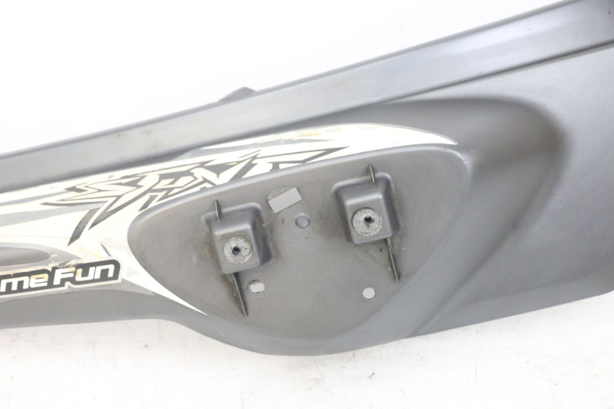 photo de RIGHT REAR SIDE PANEL MBK STUNT NAKED 50 (2004 - 2018) - Surface and material condition