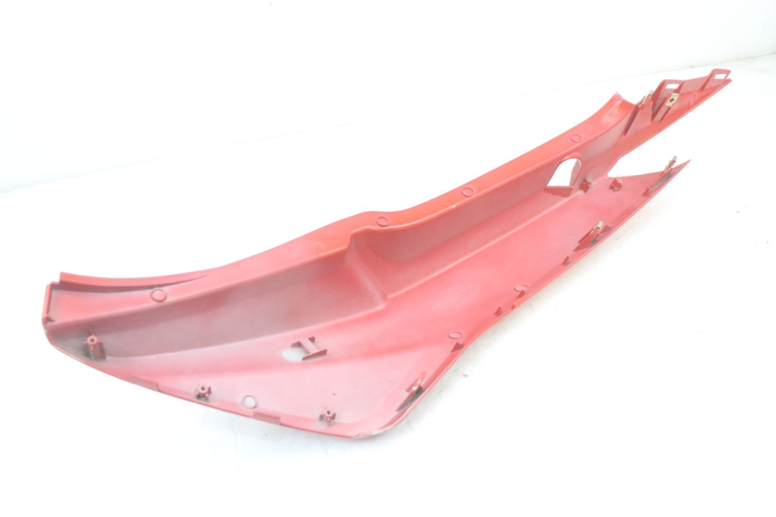 photo de REAR RIGHT PANEL KYMCO SUPER 8 125 (2008 - 2015) - Fixing points details