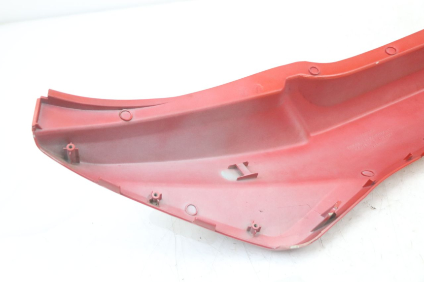 photo de REAR RIGHT PANEL KYMCO SUPER 8 125 (2008 - 2015) - Surface and material condition