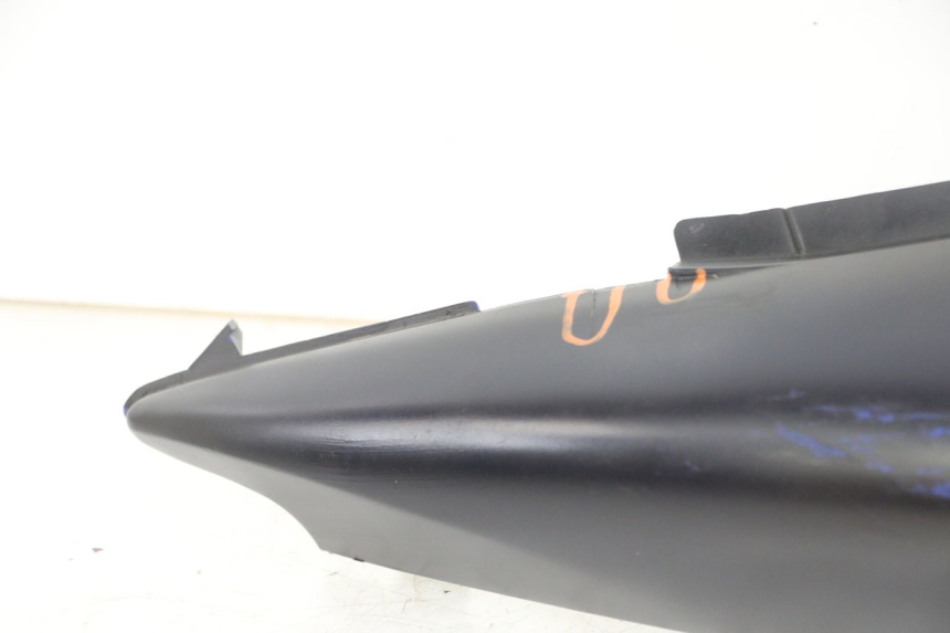 photo de REAR RIGHT PANEL SUZUKI SV S 650 (1999 - 2002) - Distinctive features