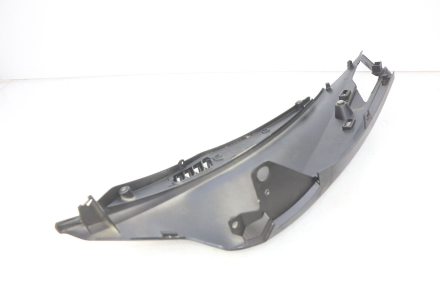 photo de RIGHT REAR SIDE PANEL APRILIA SXR 50 (2021 - 2023) - Zoom on usage condition
