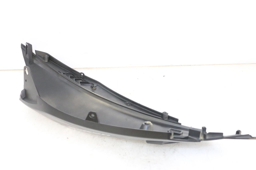 photo de RIGHT REAR SIDE PANEL APRILIA SXR 50 (2021 - 2023) - Zoom on usage condition
