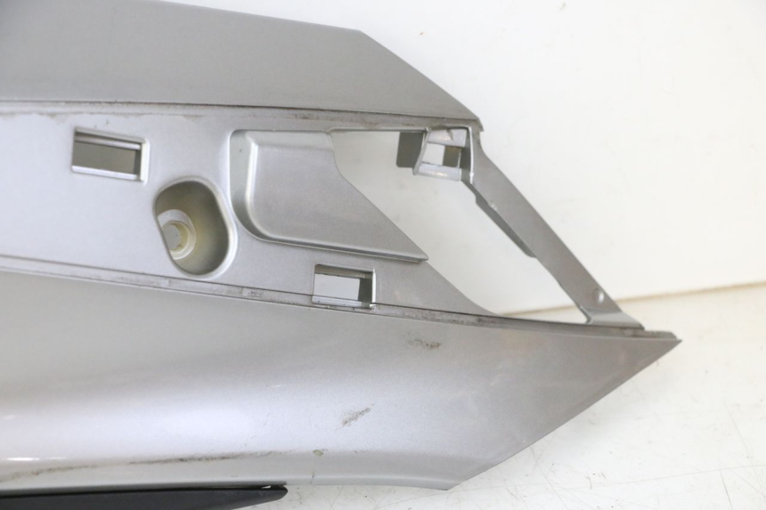 photo de RIGHT REAR SIDE PANEL APRILIA SXR 50 (2021 - 2023) - Fixing points details