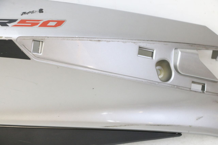 photo de RIGHT REAR SIDE PANEL APRILIA SXR 50 (2021 - 2023) - Surface and material condition