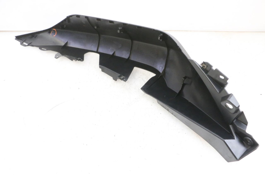 photo de REAR RIGHT PANEL YAMAHA TRICITY 300 (2020 - 2024) - Fixing points details