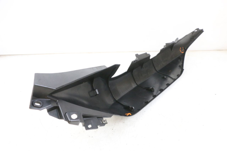 photo de REAR RIGHT PANEL YAMAHA TRICITY 300 (2020 - 2024) - Surface and material condition