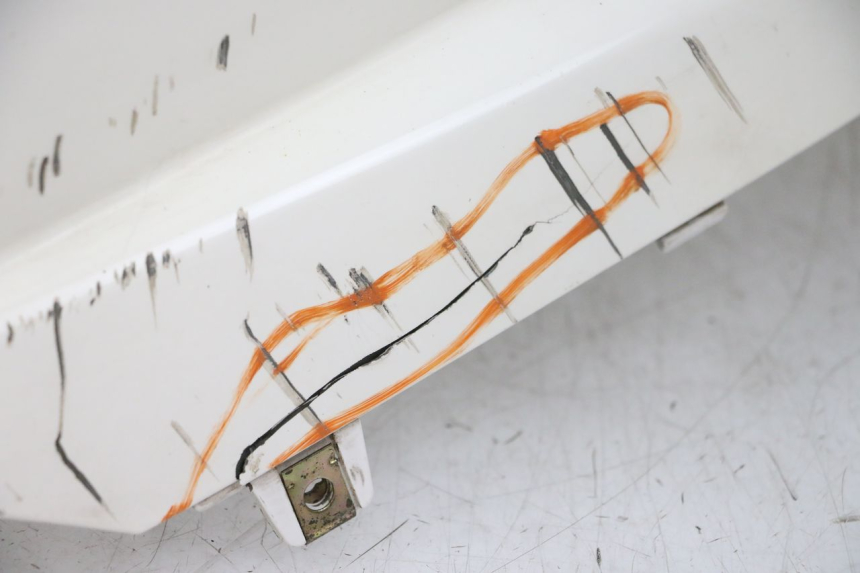 photo de REAR RIGHT PANEL PEUGEOT TWEET PRO EFI 4T 50 (2021 - 2022) - Detailed visual inspection