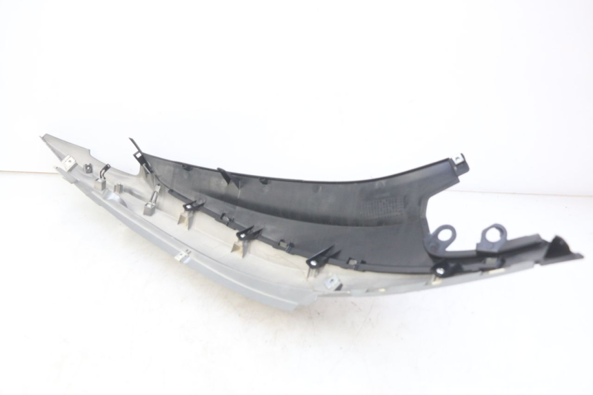 photo de RIGHT REAR SIDE PANEL HONDA VISION NSC R 50 (2013 - 2015) - Zoom on usage condition