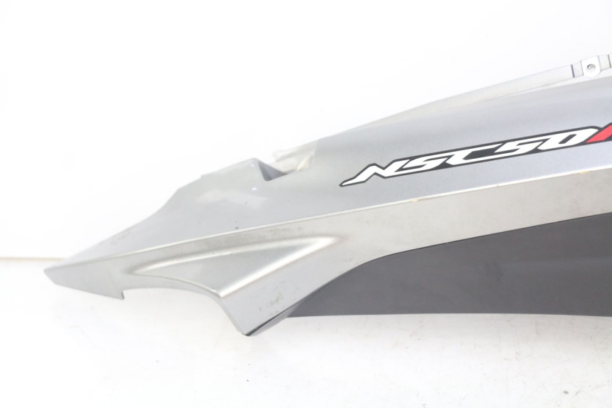 photo de RIGHT REAR SIDE PANEL HONDA VISION NSC R 50 (2013 - 2015) - Surface and material condition