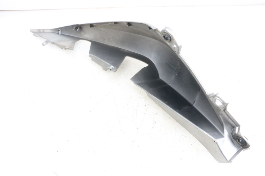 photo de RIGHT REAR SIDE PANEL YAMAHA XMAX X-MAX ABS 125 (2017 - 2020) - Zoom on usage condition