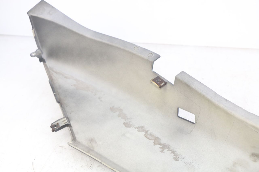 photo de RIGHT REAR SIDE PANEL YAMAHA XMAX X-MAX 125 (2006 - 2009) - Alternative perspective