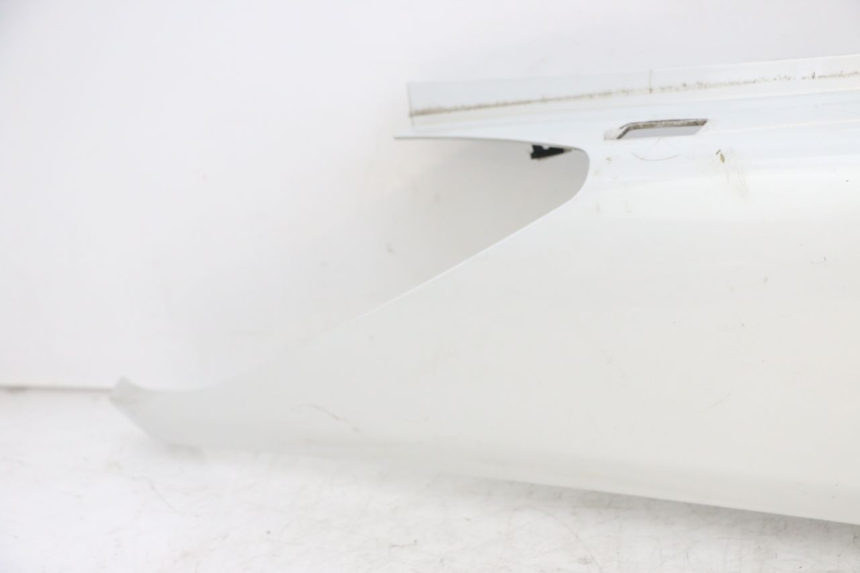 photo de RIGHT REAR SIDE PANEL YAMAHA X-MAX XMAX 250 (2006 - 2009) - Surface and material condition