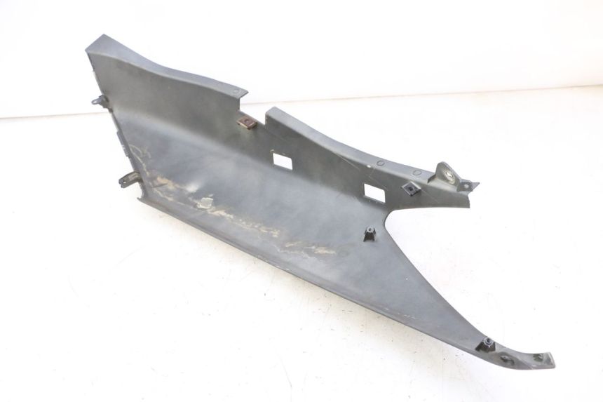 photo de RIGHT REAR SIDE PANEL YAMAHA X-MAX XMAX 250 (2006 - 2009) - Zoom on usage condition
