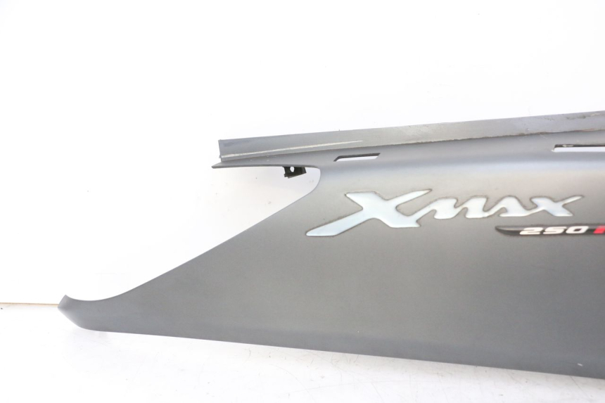 photo de RIGHT REAR SIDE PANEL YAMAHA X-MAX XMAX 250 (2006 - 2009) - Fixing points details