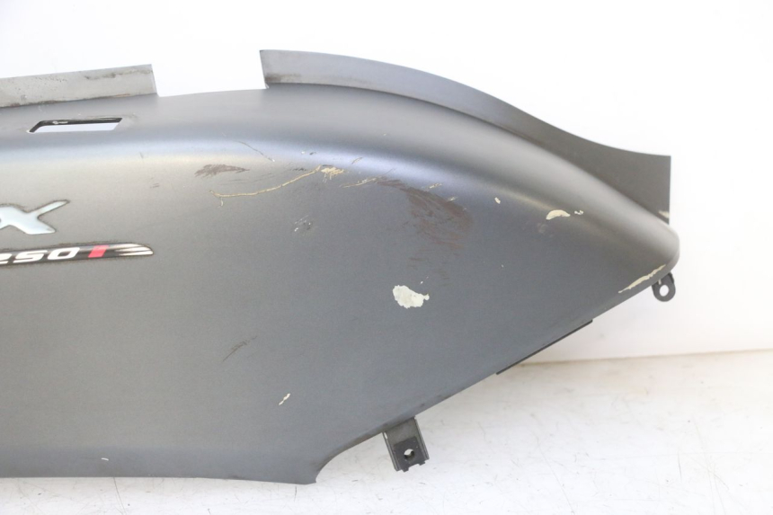 photo de RIGHT REAR SIDE PANEL YAMAHA X-MAX XMAX 250 (2006 - 2009) - Surface and material condition