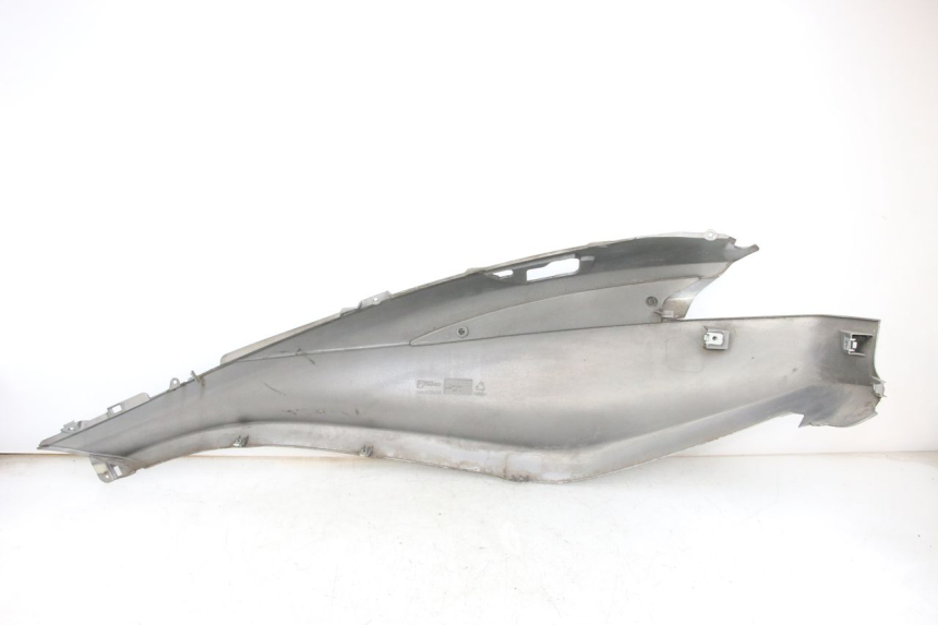 photo de REAR RIGHT PANEL PIAGGIO X10 125 (2012 - 2017) - Fixing points details