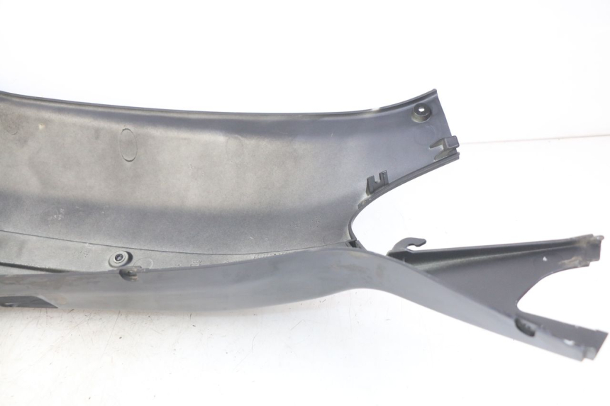 photo de RIGHT REAR SIDE PANEL PIAGGIO XEVO - X EVO 125 (2007 - 2017) - Zoom on usage condition