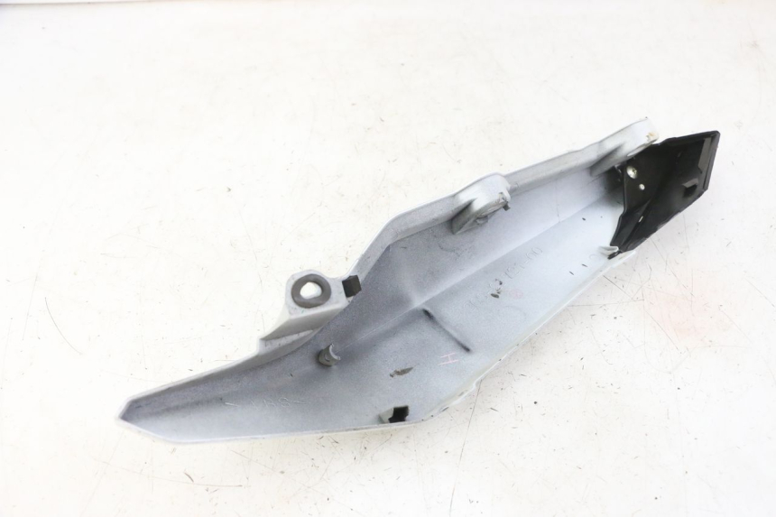 photo de REAR RIGHT PANEL YAMAHA XJ6 ABS 600 (2008 - 2016) - Technical close-up