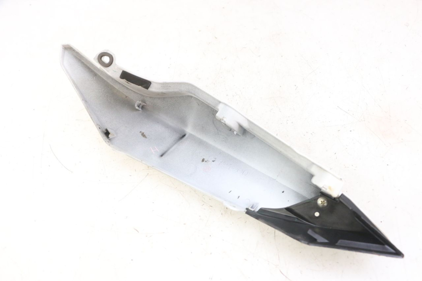 photo de REAR RIGHT PANEL YAMAHA XJ6 ABS 600 (2008 - 2016) - Fixing points details