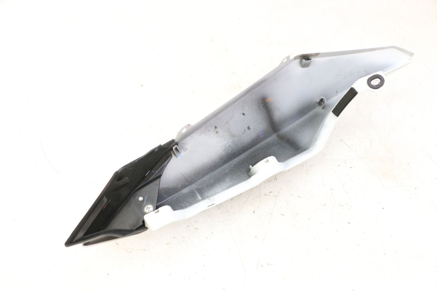 photo de REAR RIGHT PANEL YAMAHA XJ6 ABS 600 (2008 - 2016) - Technical close-up