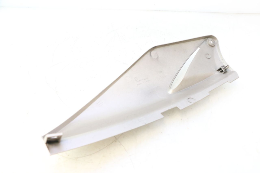 photo de REAR RIGHT PANEL HONDA XLV VARADERO 125 (2007 - 2012) - Surface and material condition