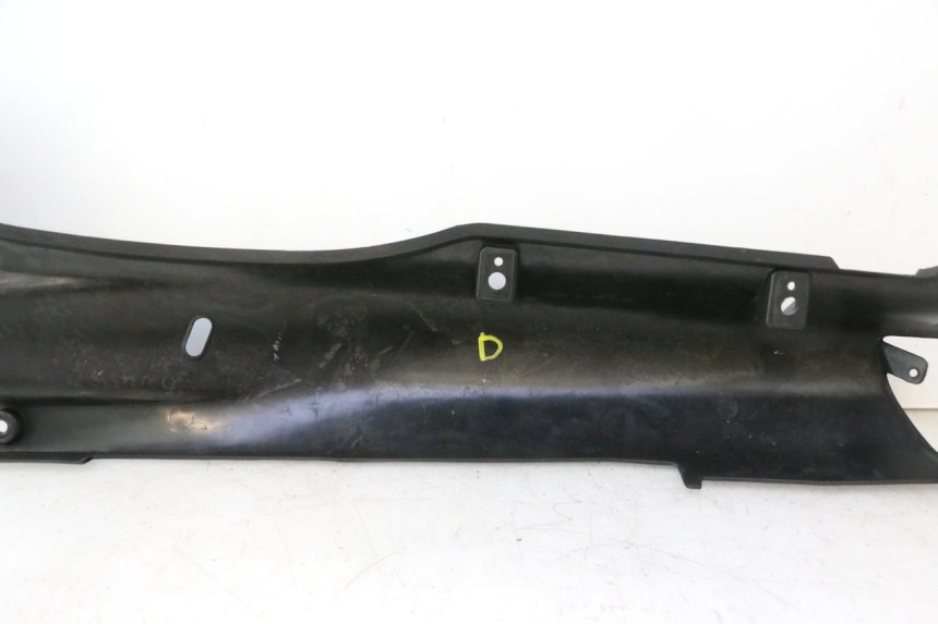 photo de REAR RIGHT PANEL KAWASAKI ZZR 600 (1995 - 2004) - Distinctive features