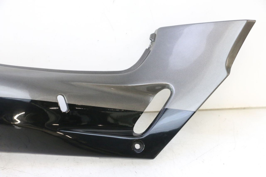 photo de REAR RIGHT PANEL KAWASAKI ZZR 600 (1995 - 2004) - Technical close-up