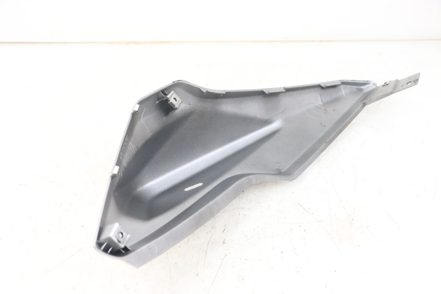 photo de LEFT REAR SIDE PANEL YAMAHA AEROX 2T 50 (2013 - 2017) - Zoom on usage condition