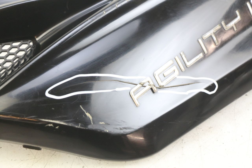 photo de LEFT REAR SIDE PANEL KYMCO AGILITY 16+ 4T 50 (2018 - 2023) - Fixing points details