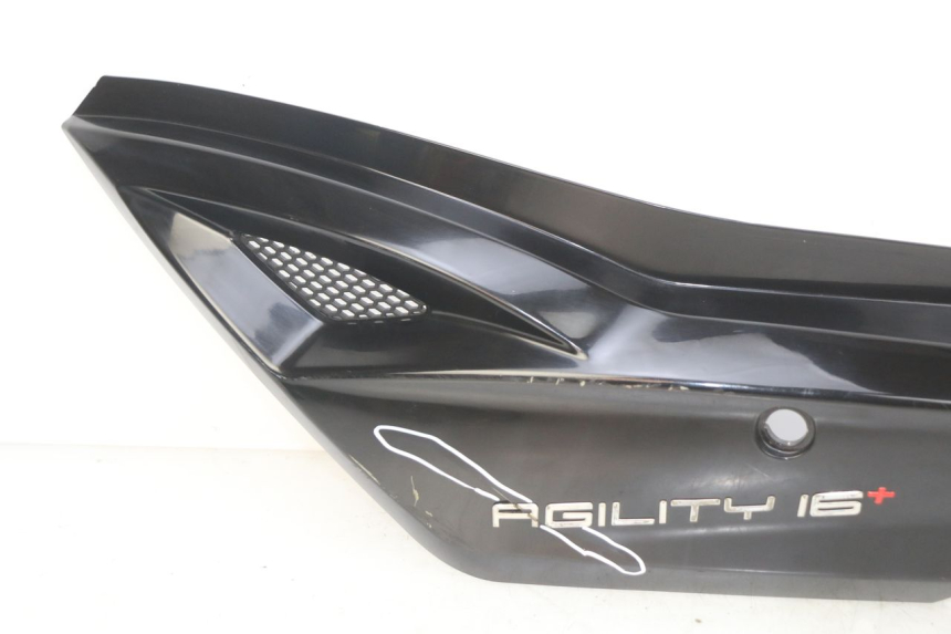 photo de LEFT REAR SIDE PANEL KYMCO AGILITY 16+ 4T 50 (2018 - 2023) - Surface and material condition