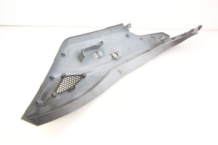 photo de LEFT REAR SIDE PANEL KYMCO AGILITY 16+ 4T 50 (2018 - 2023) - Alternative perspective