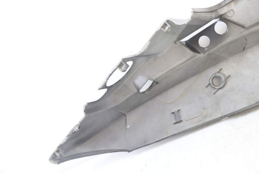 photo de LEFT REAR SIDE PANEL KYMCO AGILITY 4T 50 (2005 - 2018) - Fixing points details