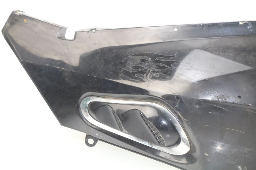 photo de LEFT REAR SIDE PANEL JONWAY AZTRAL 125 (2008 - 2017) - Focus on structure
